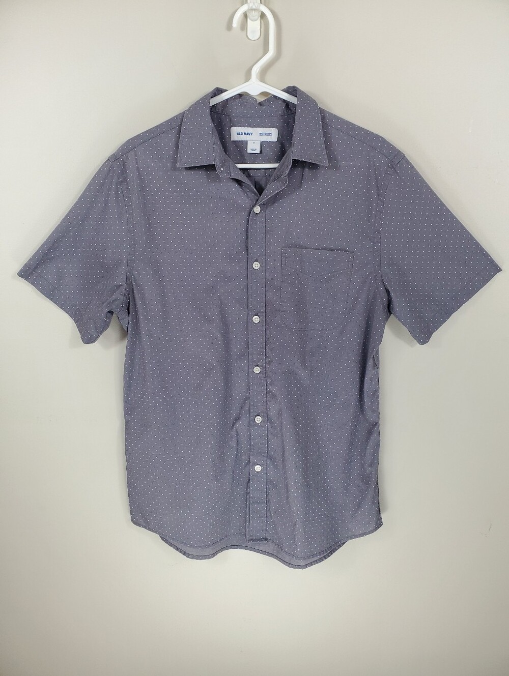 Old Navy Size M Built-In Flex Gray White Polka Dot Button Down Shirt